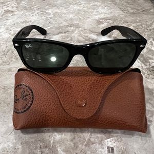 Rayban wayfarer sunglasses and case